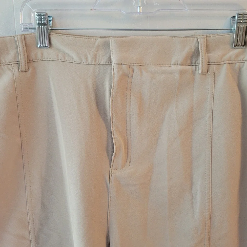 32‎ Degrees Cool Shorts Mens Sz  20 Pure Cashmere Beige Performance Stretch Golf